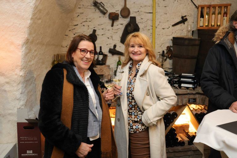 Faszinierender Wein- und Kulinarikabend: Beate Schuster und Manuela Koch.