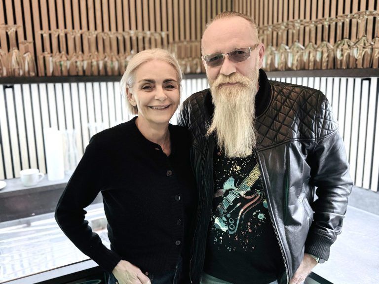 Rock statt Rosen: Snapshot rockt das Tik : Tik Geschäftsführer Valentin "Valle" Sottopietra mit Mitarbeiter Peter Fitz. (Bildergalerie)
