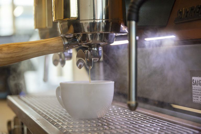 Kaffeekultur mit Tiefgang: Das Café Kommod eröffnet