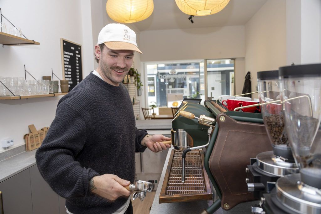 Kaffeekultur mit Tiefgang: Das Café Kommod eröffnet