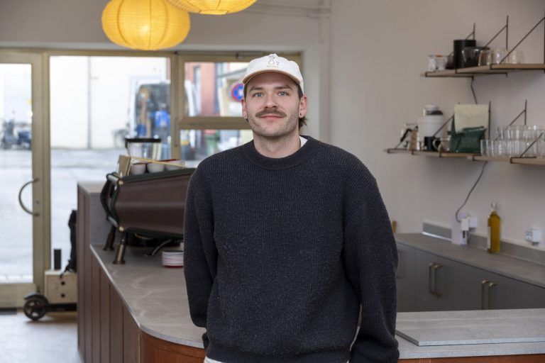 Kaffeekultur mit Tiefgang: Das Café Kommod eröffnet