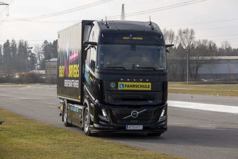 Vollelektrisch zum Lkw-Führerschein: "Bis jetzt haben wir nur positives Feedback bekommen"
