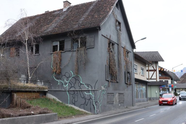 Neuer Zukunftsraum in Rankweils Zentrum: Wöß-Krall. Schleife-Areal vor dem Baustart. VogelfreiRAUM wird abgerissen. Auch dieses Haus nach dem VogelfreiRAUM wird abgerissen. Wöß-Krall. Wöß-Krall. Wöß-Krall. Wöß-Krall. Wöß-Krall. Wöß-Krall. Wöß-Krall. Wöß-Krall. Wöß-Krall. Wöß-Krall. Wöß-Krall. Wöß-Krall. Wöß-Krall. Wöß-Krall. (Bildergalerie)