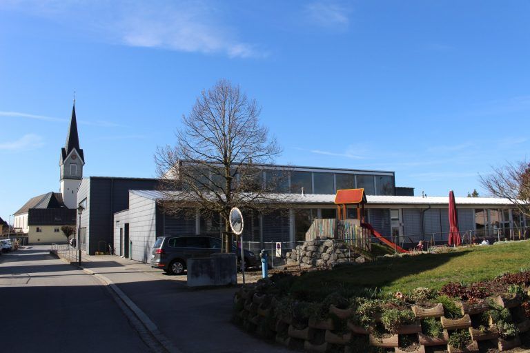Hohenweiler leitet nächsten Umbruch ein: Die Bautätigkeit im Hohenweiler Zentrum wird schon in Kürze fortgesetzt: Für die knapp 1,5 Mill. Euro teure Kindergarten-Erweiterung erfolgten bereits die Ausschreibungen.
