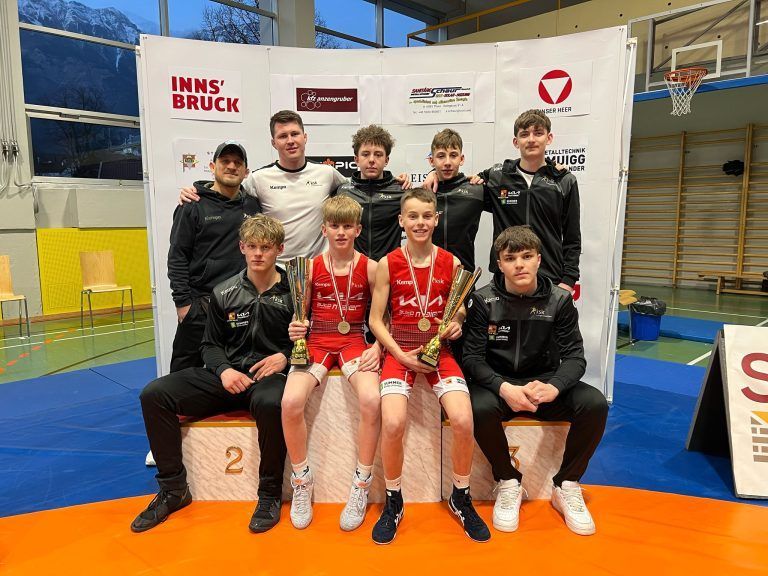 KSK Klaus glänzt bei Titelkämpfen: Linus Kofler in Action. Die Klauser Freistilmannschaft mit den Medaillengewinnern. Die Klauser Greco-Truppe mit Sportchef Christian Hartmann. (Bildergalerie)