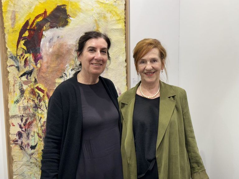 Künstlerische Vielfalt: Ingrid Schneider und Roswitha Hutz (Galerie Maximilian Hutz)