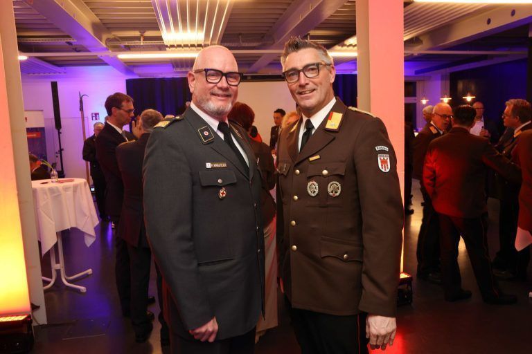 150 Jahre im Dienst von Sankt Florian: Paul Kräutler (Krisen/Katastrophen-Manager) und Markus Nenning, Abschnittsbrandinspektor Hofsteig.
