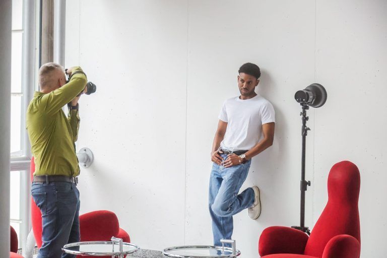 Perfekt in Szene gesetzt: Sedcard-Shooting der „Model Me“-Kandidaten