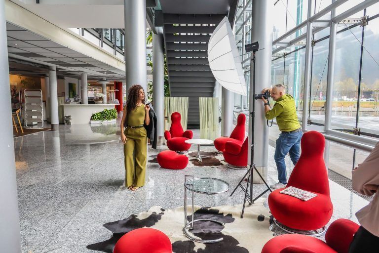 Perfekt in Szene gesetzt: Sedcard-Shooting der „Model Me“-Kandidaten