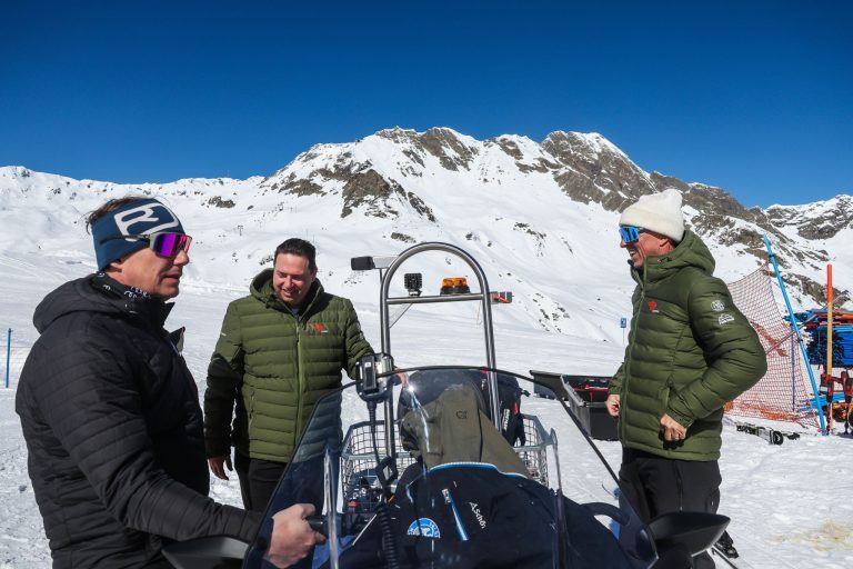 Zurück in ihrem Revier! Snowboardcrosser rocken das Grasjoch