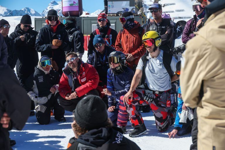 Zurück in ihrem Revier! Snowboardcrosser rocken das Grasjoch