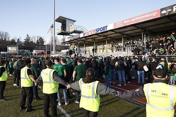 Rapid mit Geldstrafe und Teilausschluss von Fans bestraft