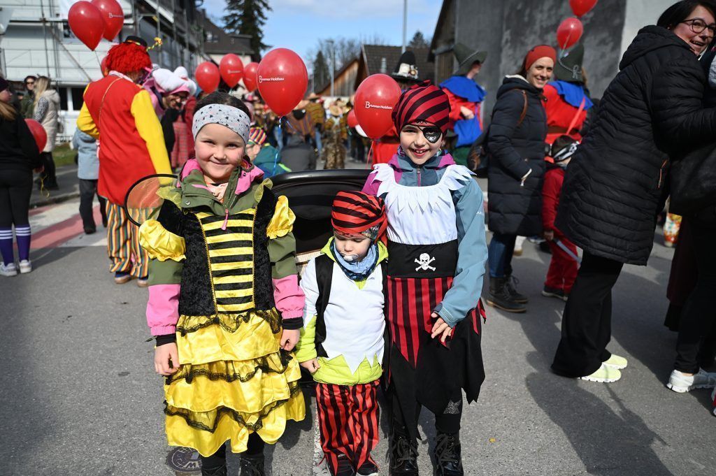 Begeisterte Mäschgerle beim Fußacher Kinderfasching