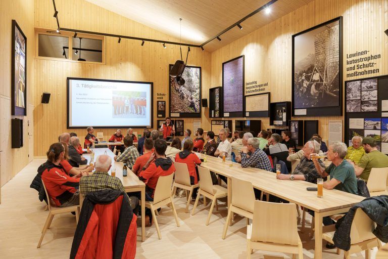71. Jahreshauptversammlung der Bergrettung Vandans: Die Mitglieder der Bergrettung Vandans erlebten ihre Jahreshauptversammlung im neuen Aktionsraum für Naturgefahren.