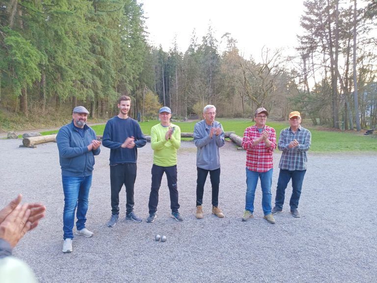 Einspielen für die neue Saison : Foto: Heimo Kofler: Das Sommercup-Siegerteam v. l. mit Klaus-Dieter Pirker, Tobias Walser, Günter Lins und die Finalgegner Mirko Starchl, Michael Müller und Heinz Rauch. Foto: Ulli Voss