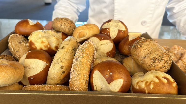 Österreichische Brotwoche - Bäckermeister Innungsmeister Wolfgang Fitz zu Besuch bei VOL.AT