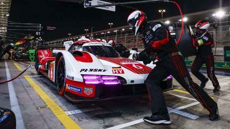 #6 Porsche Penske Motorsport: Matt Campbell (AUS), Kévin Estre (FRA), Laurens Vanthoor (BEL)