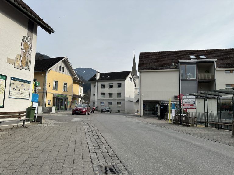 Nüziders - Zentrum mit Gemeindamt + Gasthaus Krone, Baustelle im Zentrum, Sportmittelschule