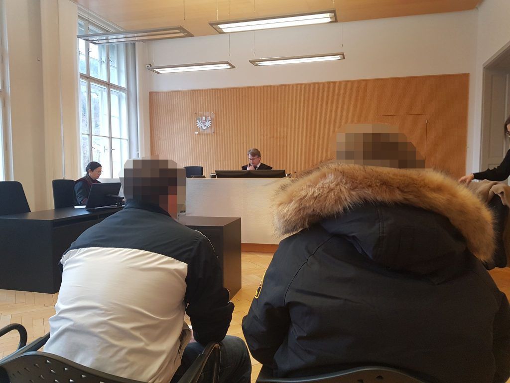 Schlägerei vor dem Gerichtssaal