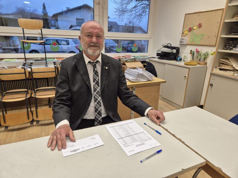 Elmar Buda, Wahlhelfer in der VS Obdorf