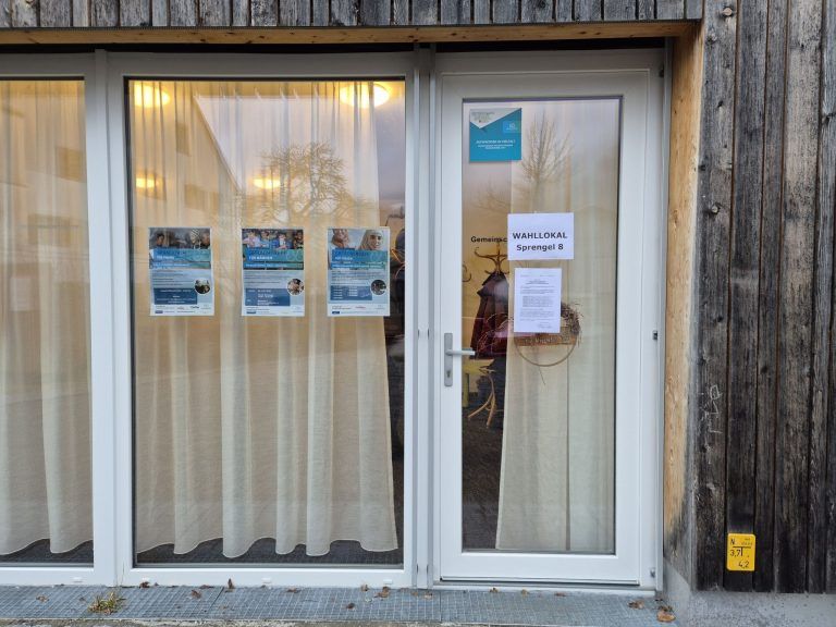 Olga Pircher, Wahlhelferin im Maierhof