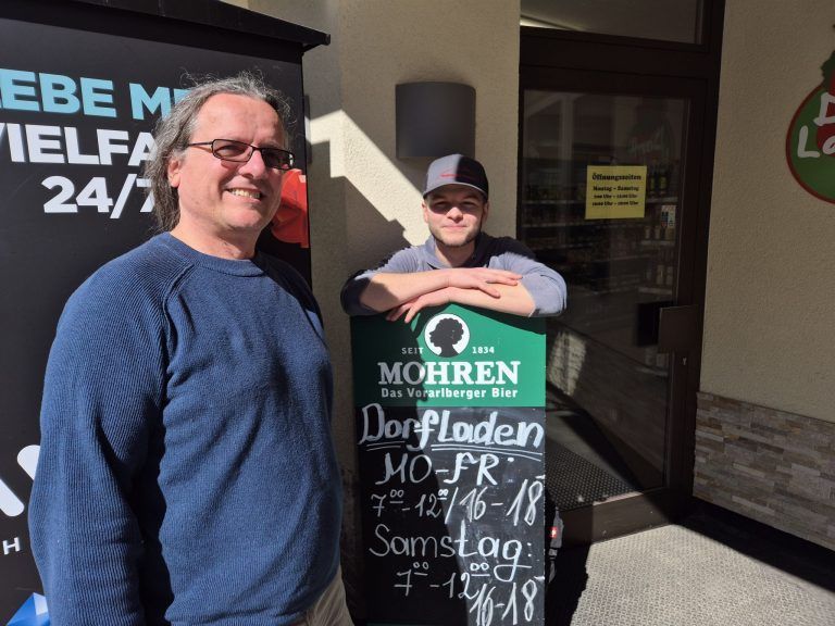 Dorfladen Partenen mit Betreiber Peter Böhi