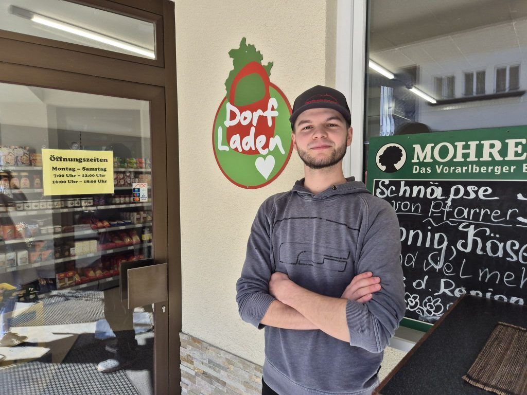 Hausmeister und Ladenbetreiber: Peter Böhi (23) ist gleich zweimal sein eigener Chef