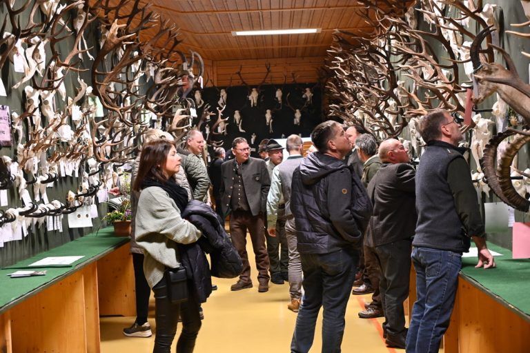 „Zurück zur Jagd mit Hausverstand“: Großes Interesse bei den Oberländer Jägertagen in Raggal.