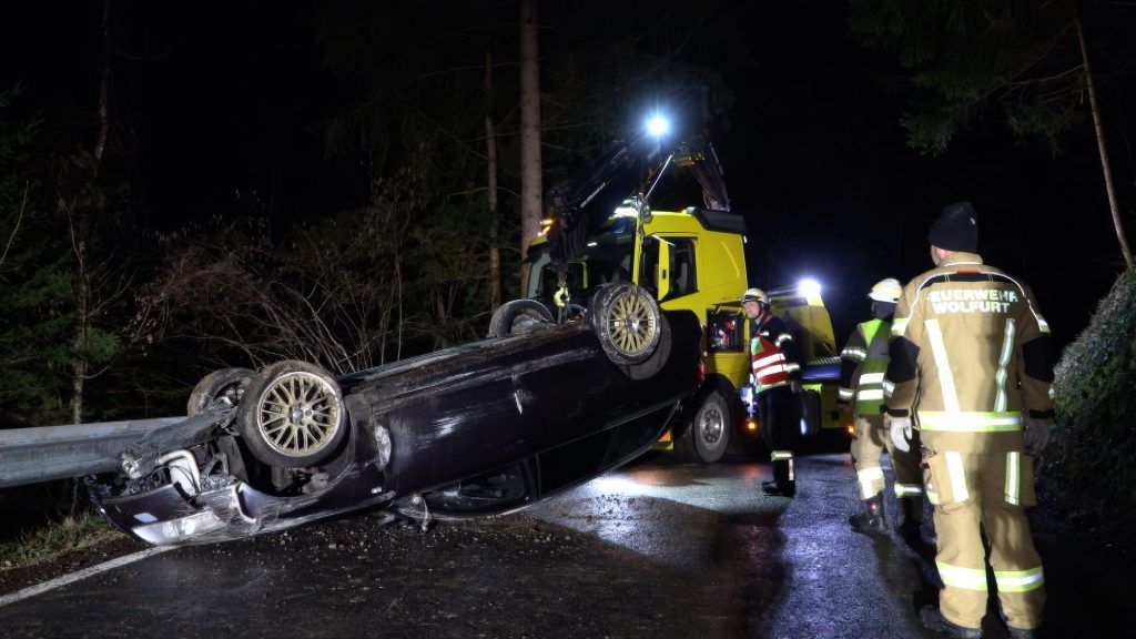 Kein Führerschein, betrunken und zu schnell