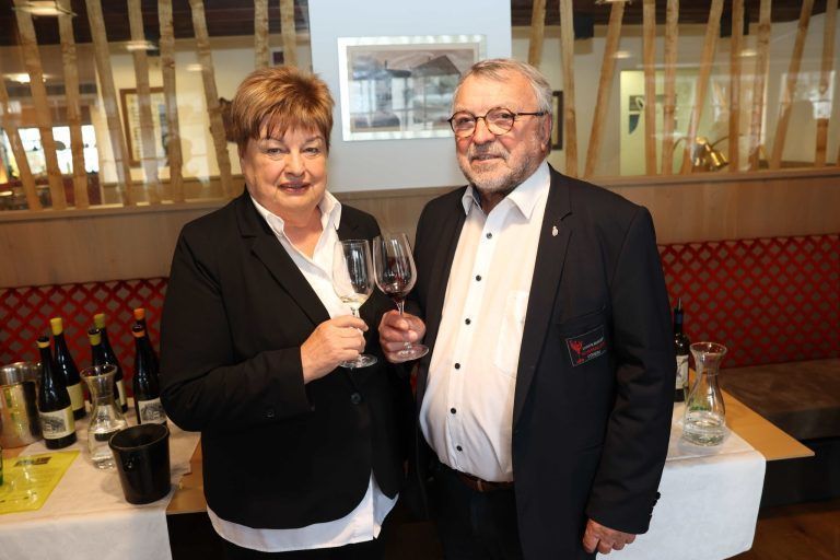 Heimische Winzer zeigen ihr Können : Elisabeth Bischof (Brunnenhof Damüls) und Hannes Keckeis.
