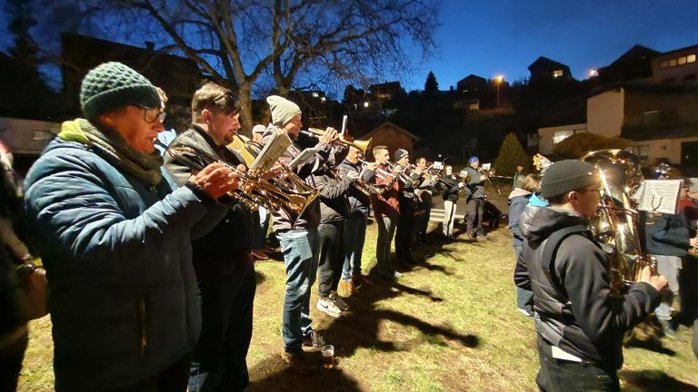 Fellengattner Funken am Frauentag: Der Musikverein Frastanz erheiterte das Beisammensein mit flotter Blasmusik.