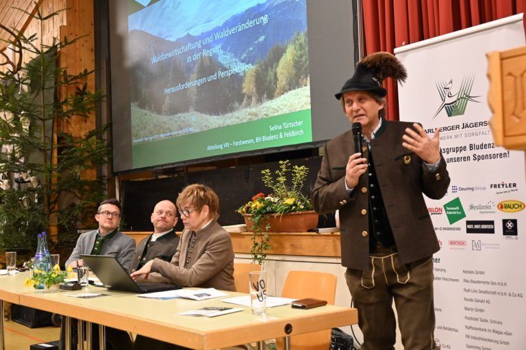 „Zurück zur Jagd mit Hausverstand“: BJM Manfred Vonbank hielt die Mitgliederversammlung der Bezirksgruppe im Rahmen der Oberländer Jägertage.