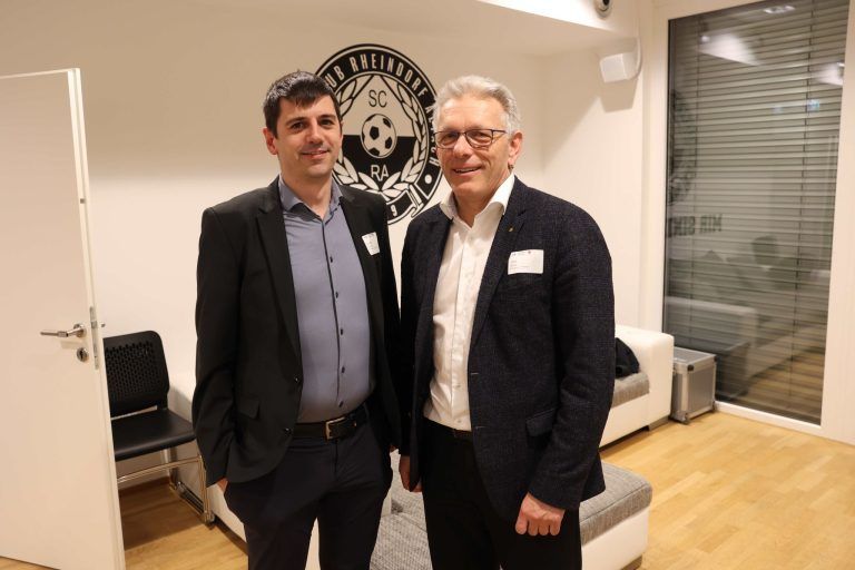 Führungsarbeit im Fußballbereich: Lukas Hopfner und Udo Rainer (beide Raiba).