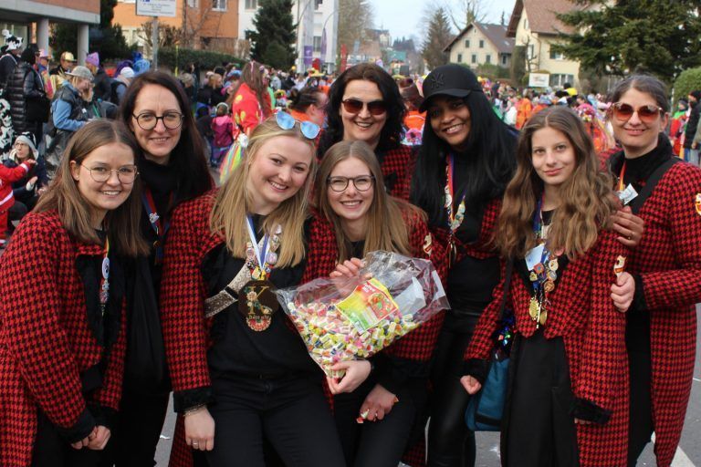 Riesenfest der Schollesteachar und Läbbe: Bäzo aho! Zuckersüße Grüße aus dem Hinterwald.