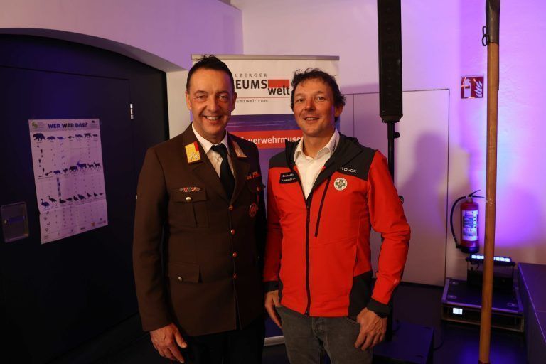 150 Jahre im Dienst von Sankt Florian: Karl-Heinz Beiter (BFI Bludenz) und Bernhard Bickel, Bergrettungs-Landesleiter-Stellvertreter.