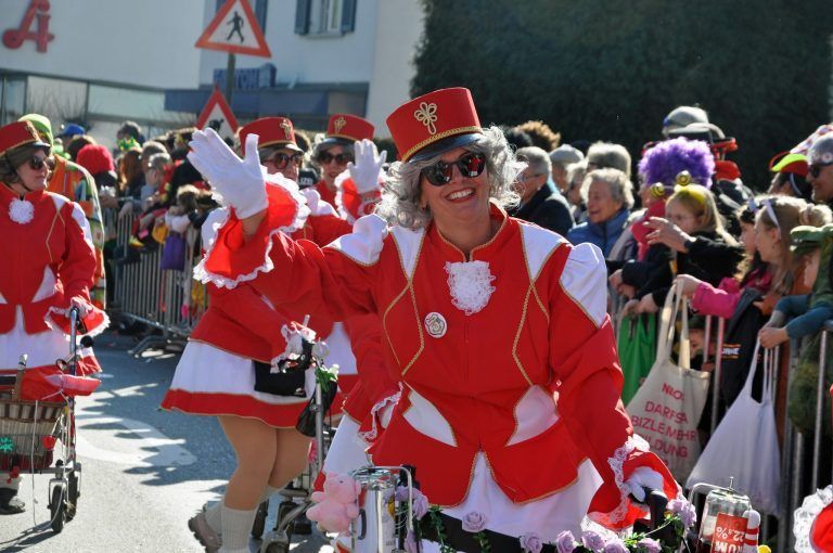 Schottar feierten großen Jubiläumsumzug: Humorvoll präsentierte sich das Krampfader Gschwader.