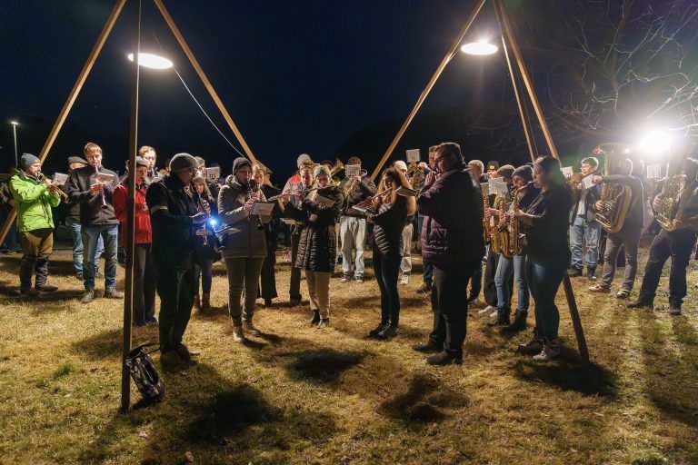 Actionreiches Funkenwochenende in Vandans mit Laura Bilgeri: Die Harmoniemusik Vandans umrahmte in gewohnt gedigener Weise.