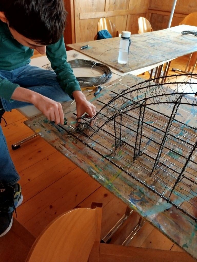 Kreatives Schulprojekt: Kunst trifft Geschichte: Mit viel Geschick und Eifer waren die Schüler der MS Levis dabei.