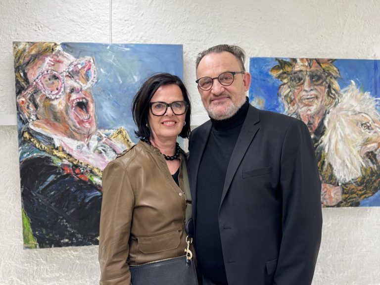 Beeindruckende Ausstellung: Unter den Besuchern: Andrea Holdermann und Stefan Burtscher.