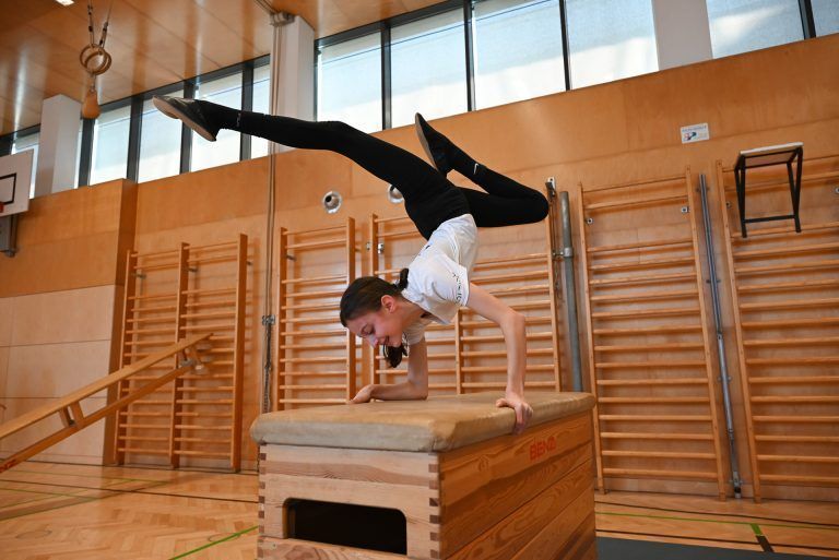 Eigenes Voltigier-Zuhause für den VRC St. Leonhard: Durch begrenzte Hallenzeiten können nicht alle Voltigiererinnen ein optimales Technik- und Athletiktraining machen.