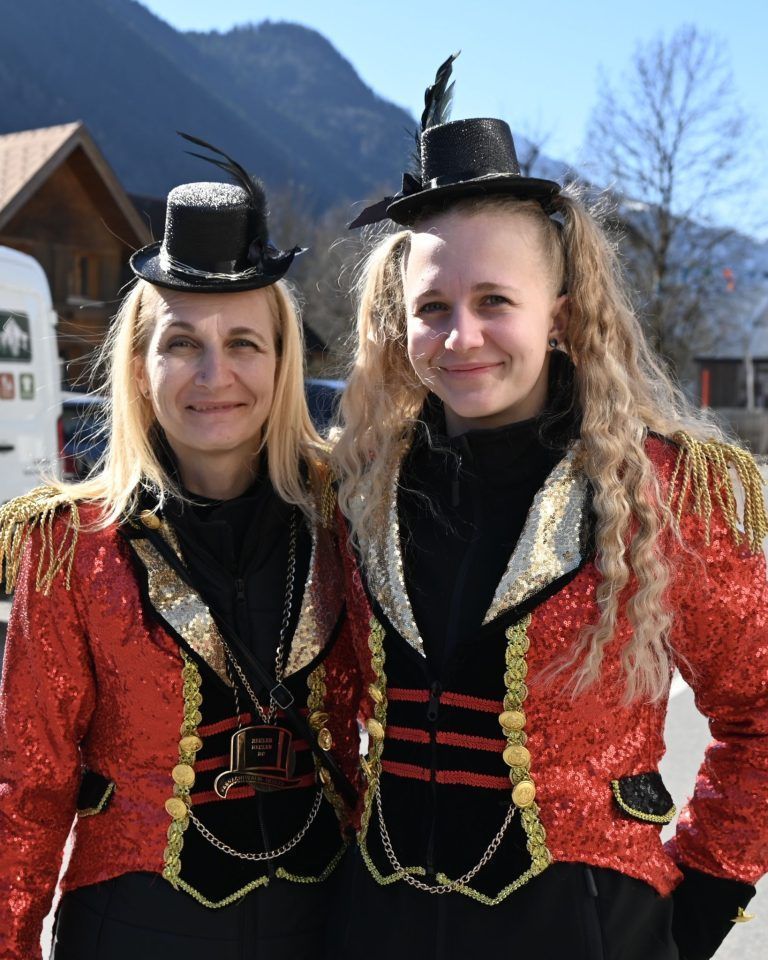 Stierle - Stierle - Ho: Toll kostümierte Mäschgerle beim Brazer Umzug.