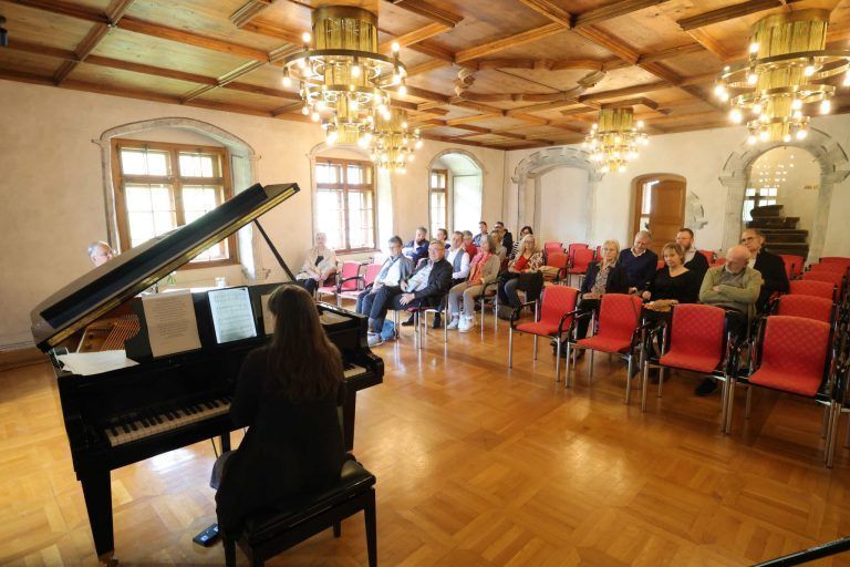 Lesung mit Musik: Der Schlößlesaal bot ein ansprechendes Ambiente.