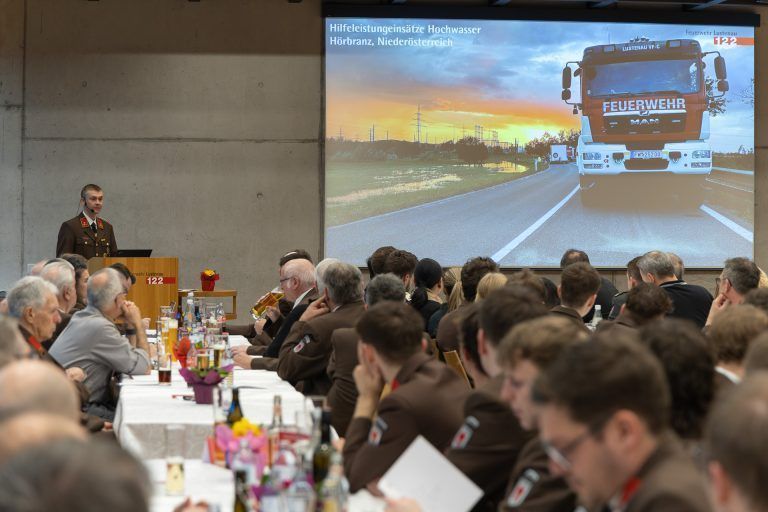 Viele Mitglieder und Ehrengäste waren zur Jahreshauptversammlung der Feuerwehr gekommen. (Quelle: FW Lustenau)