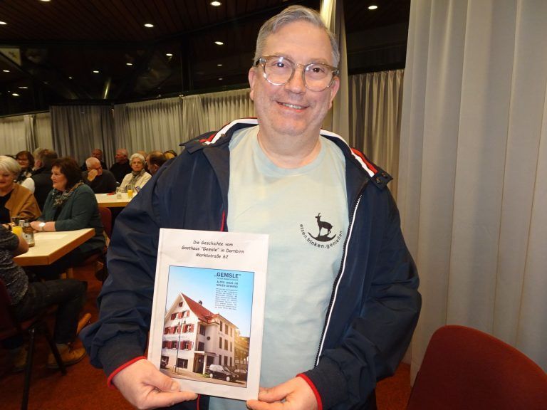 Ein Dornbirner Gasthaus mit Geschichte: Robert Schweizer teilt mit Hans Rümmele die Leidenschaft für alte Fotografien, so entstand die Idee zum Fotobuch.