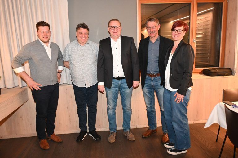 Valentin Bargehr und Thomas Walch (2. und 3. von links) wurden geehrt.