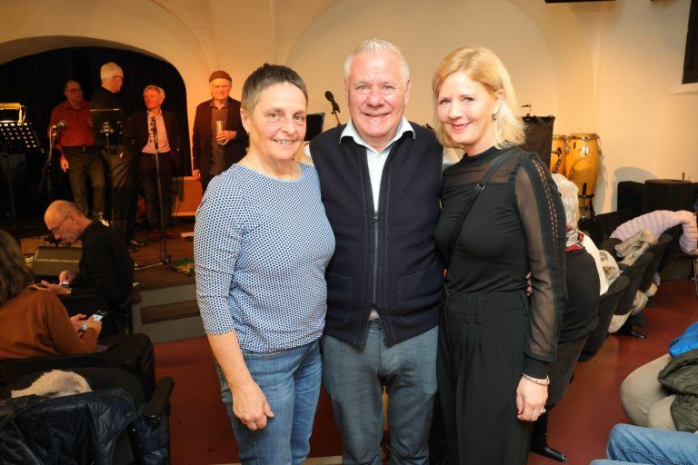 "Zitternde Lippen" würdigen Elvis: Margot Kalkhofer, Michael und Helga Walser.