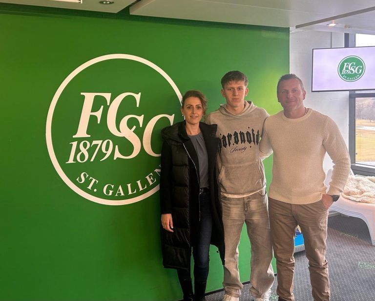 Inas Susic (Mitte) wechselt zum FC St. Gallen. Foto Privat.