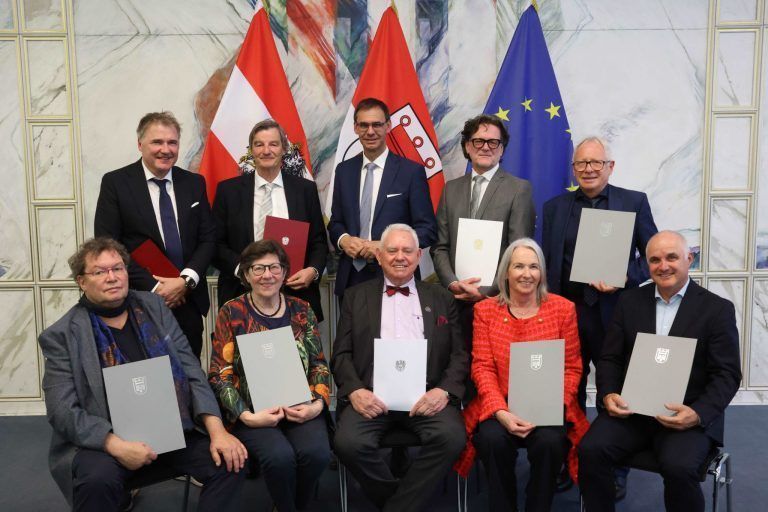 vorne: Peter Niedermair, Ingrid Benedikt, Günther Lutz, Andrea Feuerstein und Manfred Ganahl. Hinten: Stefan Gritsch, Wolfgang Rohner, LH MArkus wallner, Wolfgang Weber und Christian Kopf.