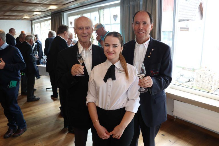 Heimische Winzer zeigen ihr Können : Weinakademiker Sieghard Baier und Kurt Liepert mit Fabia Guidea