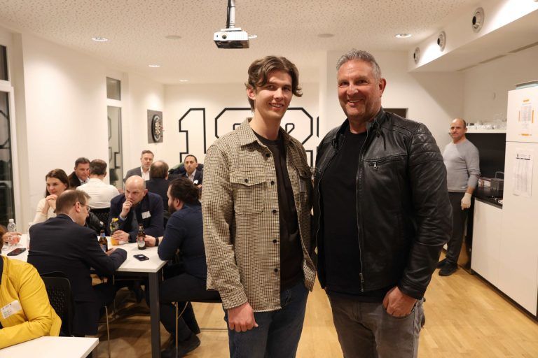 Führungsarbeit im Fußballbereich: Henrik und Michael Matiz.